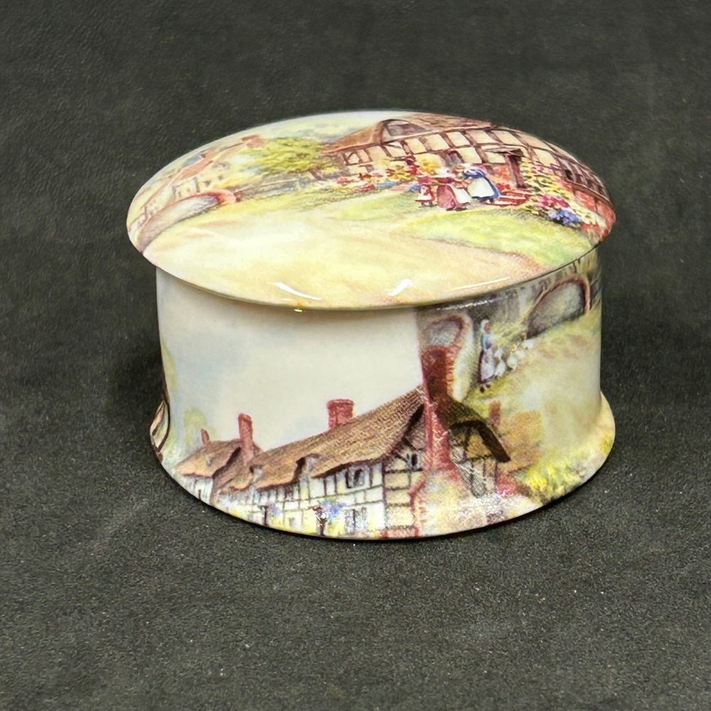 Newhall Staffordshire Bone China Trinket‎ Box English Countryside Picture Box